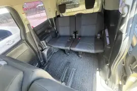 Toyota voxy 2014