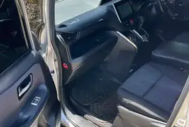 Toyota voxy 2014