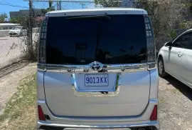 Toyota voxy 2014