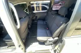 Toyota voxy 2014