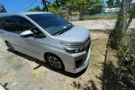 Toyota voxy 2014
