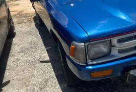 1991 Toyota pick up sr5