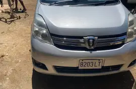 2013 Toyota Isis