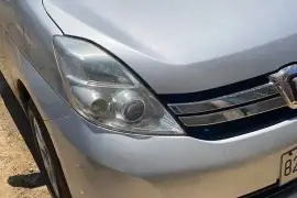 2013 Toyota Isis
