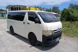 TOYOTA HIACE