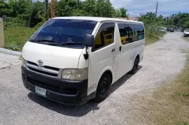 TOYOTA HIACE
