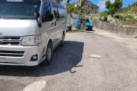 2011 Toyota Hiace Bus
