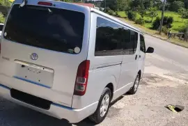 2011 Toyota Hiace Bus