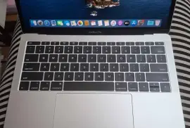 Apple MacBook Pro 13-inch (Model A1708)
