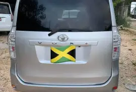 2010 Toyota voxy