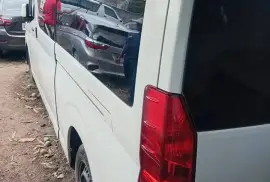2023 toyota Hiace bus