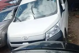 2023 toyota Hiace bus
