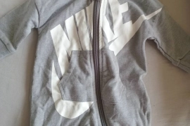 FAIRLY NEW O-3 MONTHS OLD 28 PIECES OF BABY CLOTHES