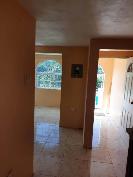 2 beds 1 bathroom – House