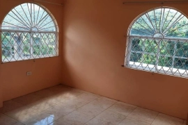 2 beds 1 bathroom – House