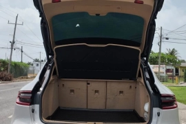 2016 Porsche Macan Sport