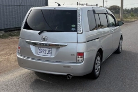 2014 Toyota Isis