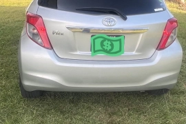 2013 Toyota vitz