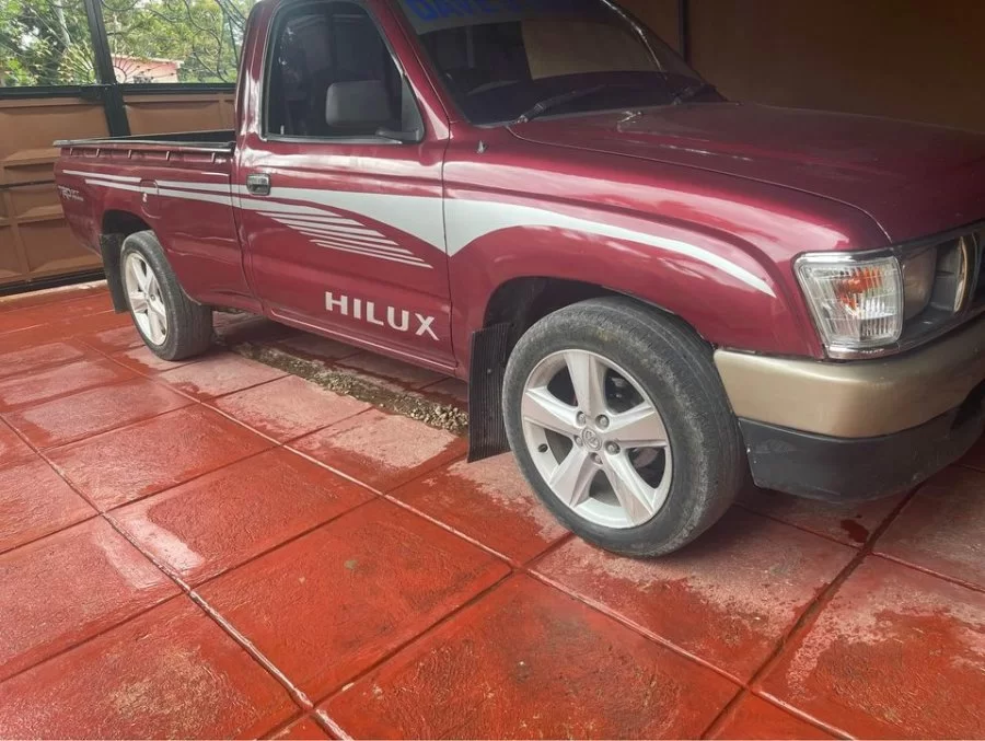 2002 Toyota Hilux