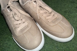 Size 9.5 Beige Guess Sneakers