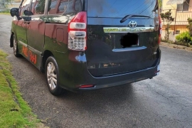 2011 Toyota Noah Si