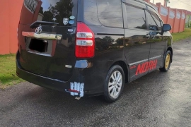 2011 Toyota Noah Si