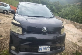 2010 Toyota Voxy