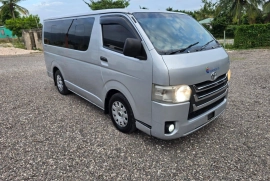 2015 Toyota Hiace Bus