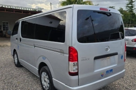 2015 Toyota Hiace Bus