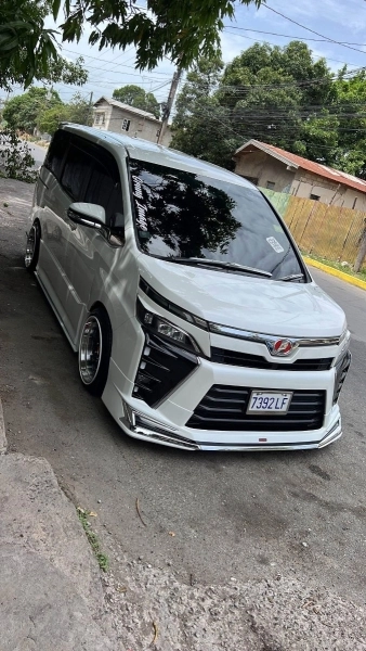 2017 Toyota Voxy