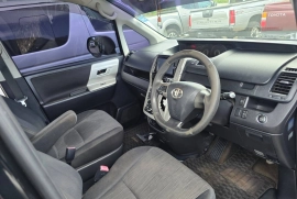 2013 Toyota Noah SI Automatic 4x4