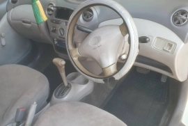 Toyota Platz 2004