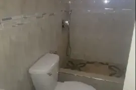 2 Bedrooms 1 Bathroom House Shared Washroom and Parking