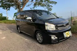 2013 Toyota Voxy ZS (excellent condition)