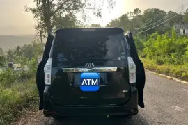 2013 Toyota Voxy ZS (excellent condition)