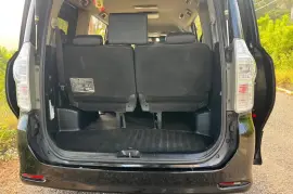 2013 Toyota Voxy ZS (excellent condition)