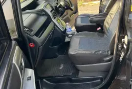 2013 Toyota Voxy ZS (excellent condition)