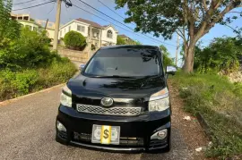 2013 Toyota Voxy ZS (excellent condition)