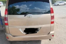 Toyota voxy 2005