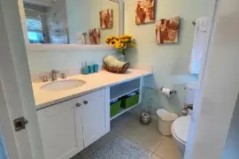 3 Bedrooms, 2 Bathrooms Apartment