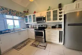 3 Bedrooms, 2 Bathrooms Apartment