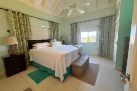 3 Bedrooms, 2 Bathrooms Apartment