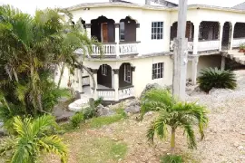 8 Bedrooms 5 bathrooms Home