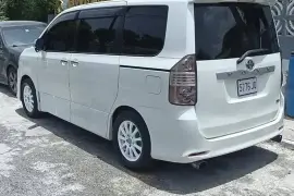 Toyota Voxy 2010