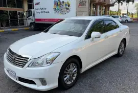 Toyota Crown Royal Saloon
