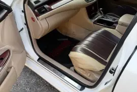 Toyota Crown Royal Saloon