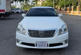 Toyota Crown Royal Saloon