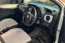 2011 toyota Vitz