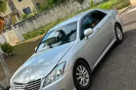 2012 Toyota Crown Royal Saloon 