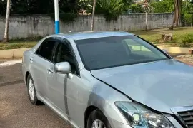 2012 Toyota Crown Royal Saloon 